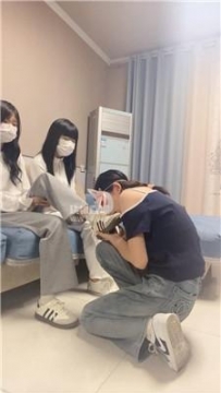 【调教视频】【足彩馆】学生主白袜虐情侣奴 bf57465