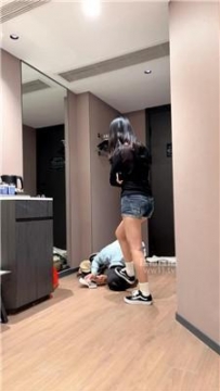 【调教视频】【萬一】万斯白袜情侣接吻调 JS260130-22