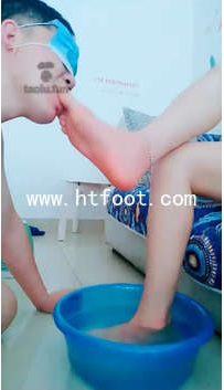 TL13025 艾丽莎 洗脚喝洗脚水暴打【46分钟】