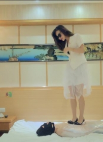 【彩丝全国首发】【青岛初雪S】高跟强制踩踏木乃伊