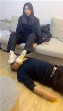 【调教视频】【苏苏】艺校女神小白鞋白袜黑丝虐【双视角版】 JS250215-15