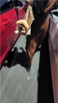 【调教视频】【素人饮水机】长靴捂白袜车内调奴 JS251105-39