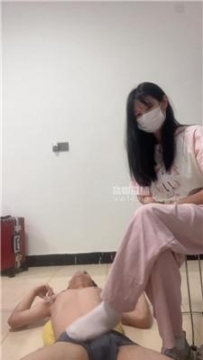 【调教视频】【小宇狗狗】学生主白棉袜踩虐 JS250914-5