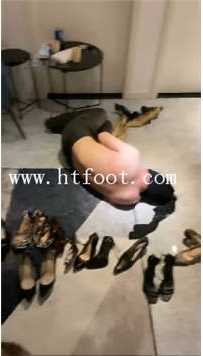 TL17388 伊茜S狠场全体重踩踏踹强制嘴擦鞋41分钟