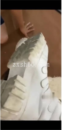 AC3971 玛莎小公主白靴短黑丝超臭原味脚调教舔狗！臭黑丝脱下来塞狗嘴里当口香糖嚼14分钟