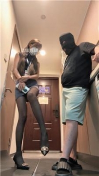 【调教视频】【鹿可】高跟美腿踩虐地毯奴 bf58493