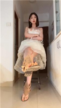 【调教视频】【佳佳】奶狗清理脏鞋底-裸足舔 bf56134