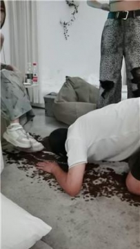 【调教视频】【珂儿小主】姐妹花脏鞋踩虐废物奴 JS250604-35