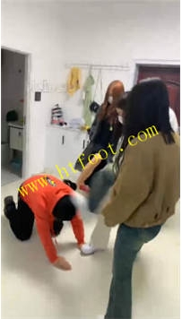 TL40844 精神小妹】玩死这个贱货37分钟