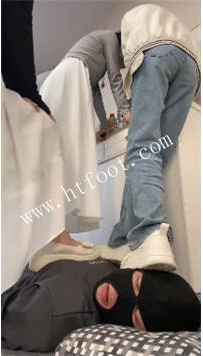 TL47077 与精神小妹的那些事】小妹妹们群踩40分钟
