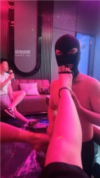 【调教视频】【黑兔】双S-KTV聚会暴揍家奴【双视角版】 bf54197