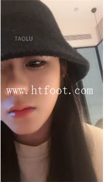 TL29754 不知名美女】高清距离舔脚10分钟