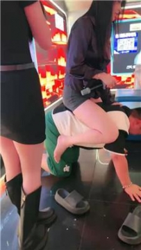 【调教视频】【西北傻子】点两个KTV陪酒小妹做S bf55245