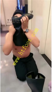 TL26252 滔滔】偷舔鞋被发现后暴打37分钟