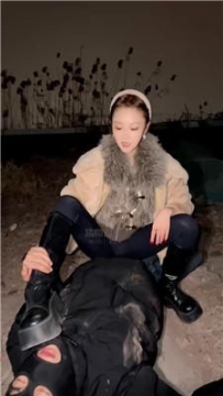 【调教视频】【南京小小s】深夜户外训野狗 bf60635