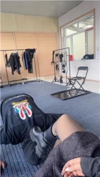 【调教视频】【77夫妻】长靴玩绿帽-囚禁狗笼 JS251020-5