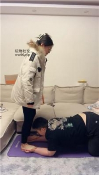 【调教视频】【埋汰】风衣女神骑马虐脚下奴【上】 bf49673