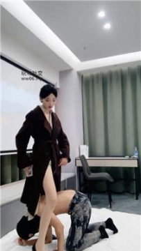 【调教视频】【千千】抽耳光/高跟碾压踩/深喉坐脸 bf51084