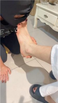 【调教视频】【咪咪】磕头求舔主人玉足 bf52526