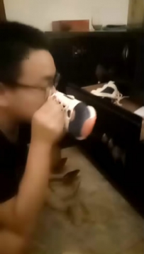 TL1599 籹籹 不知死活偷闻vivi主人的鞋袜 1204