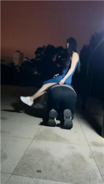 【调教视频】【芷镜】户外-强迫舔脏鞋-脚下踩踏喂食 bf55158