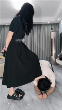 【调教视频】【诗琪】保鲜膜臭脚丫窒息-御姐暴揍 JS250605-11