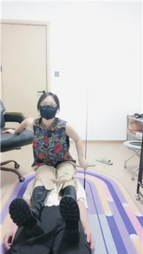 【调教视频】【薇薇】骑马骑脖鞭打/舔脏鞋 JS250315-9