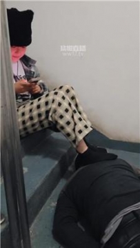 【调教视频】【是櫻櫻呀】楼道踩贱奴 JS260108-16