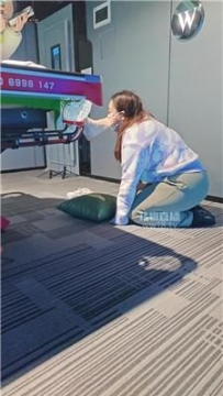 【调教视频】【樱樱】KTV台球厅让女m舔脚 JS260118-16