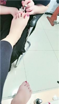 【调教视频】【璃莉】闺蜜犬伺候沐足 JS250204-1