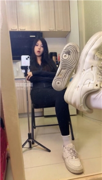 【第一视角】【小懿】脏空军瑜伽裤白袜压炸    251014-36