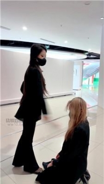 【调教视频】【玫瑰】户外商场遛母狗 bf60494