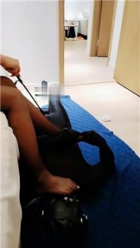 【调教视频】【思女王】黑丝脚踩虐废物奴 JS250319-30