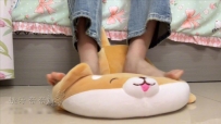 光脚撕踩玩偶  JS251024~3