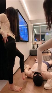 【调教视频】【简梨】双S-遛狗胯下辱-强迫舔超臭脚丫 bf58502