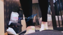 19029 想不想钻进我穿了半个月的臭袜子里面