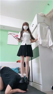 【调教视频】【鹿可】学生小主-皮鞋白丝踩虐 JS250801-29