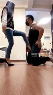 【调教视频】【海绵大大】高跟踩踏-连环踢裆 bf60551