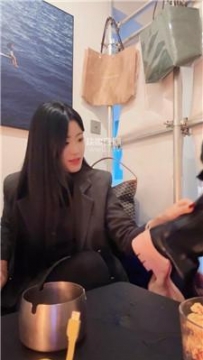 【调教视频】【奥特之母】户外餐厅让狗下跪 JS251112-27