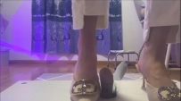 模特小姐姐 三双鞋子隔板踩吐