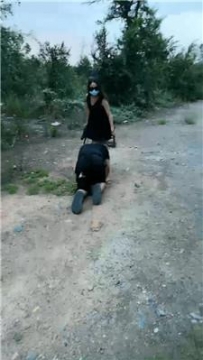 【调教视频】【西北傻子】户外遛狗犬化 bf56096