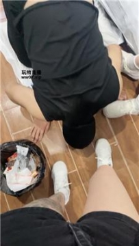 【调教视频】【小凤梨】纹身小妹的脚下骚奴 JS250317-39