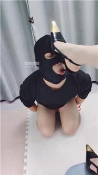 【调教视频】【灵竹】强制闻臭鞋-舔脏鞋玉足 JS250524-32