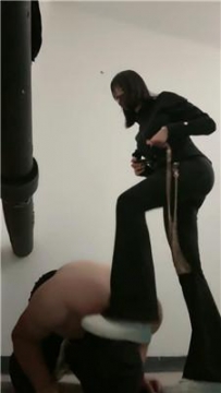 【调教视频】【lailai】涂鸦羞辱-楼道处刑 bf54001