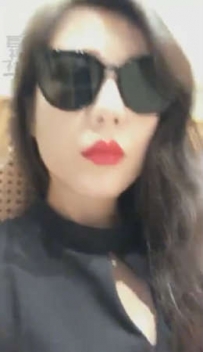 TL2946 歌迪丝 让朋友看我饭桌下调狗赏圣水