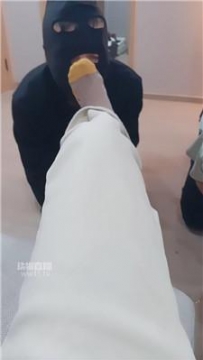【调教视频】【路西法情侣主】品尝主子的臭脚丫 JS260129-25