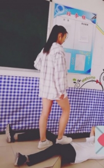 校花突然找我，没想到竟然有这样的癖好