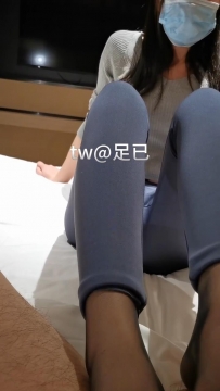 足己 极品身材小姐姐超薄黑丝足交吐奶