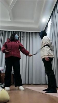 【调教视频】【拽拽】雪地靴白棉袜踩踏家奴 JS250118-25