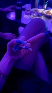 【调教视频】【玥樾】在酒吧点压榨韩国傻人 JS260107-44